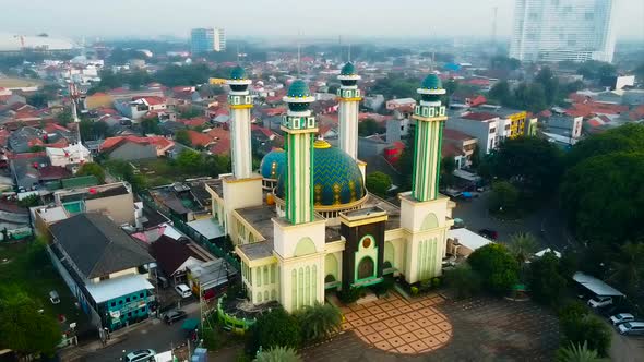 The Largest Mosque, Ramadan Eid Concept background, Travel and tourism. With smog pollution.  alt