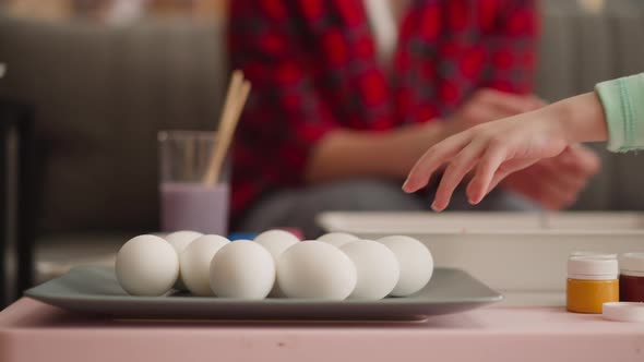 Child Reaches to Eggs Elder Sister Prepares Ebru Decoration alt