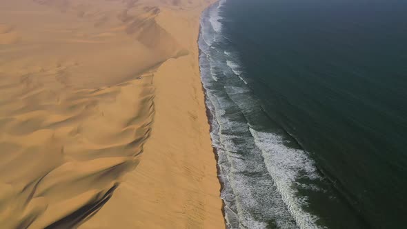 Aerial view of sand dunes, The Lange Wand, The Namib Desert, Namibia. alt