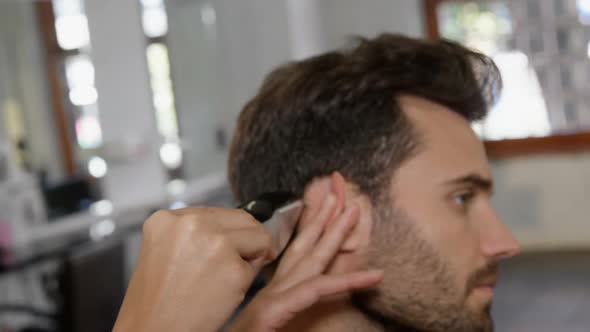 Man getting his hair trimmed alt