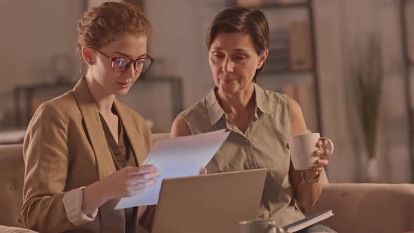 Mature Woman on Individual Offline Lesson with Teacher alt