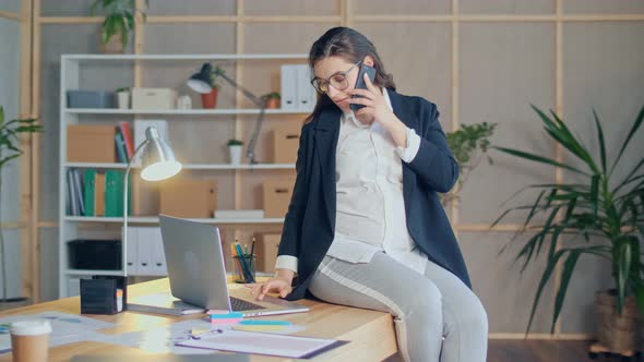Happy Attractive Office Worker Joyful Pregnant Woman in the Workplace alt