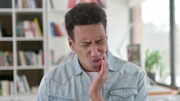 Young African American Man with Toothache, Tooth Infection  alt