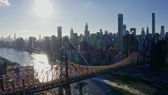Queensboro Bridge Manhattan New York City During the Day in Winter alt
