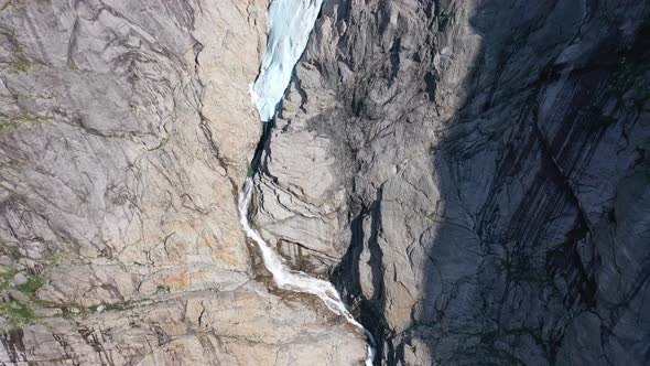 Glacier Melting fast due to global warming alt