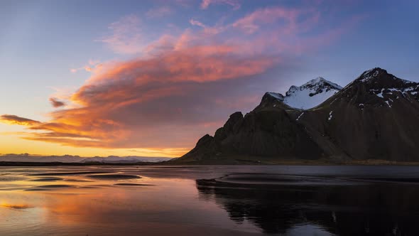 4K Timelapse of Vestrahorn mountain at sunset, Iceland alt