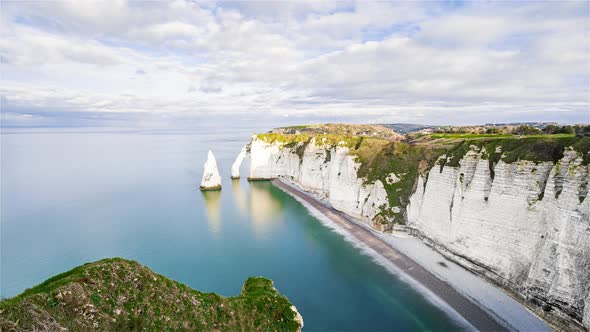 Étretat, France, Timelapse  - The iconic striking rock formations of Etretat (Wide angle) alt