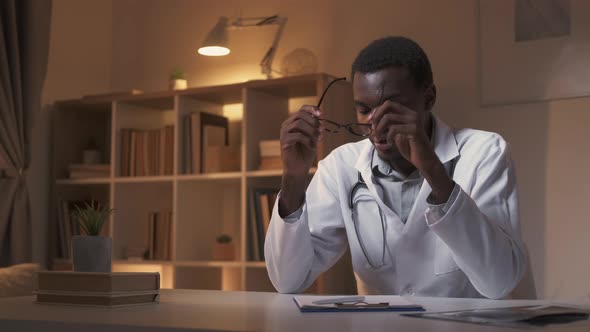 Tired Doctor Overwork Fatigue Working Late Shift alt