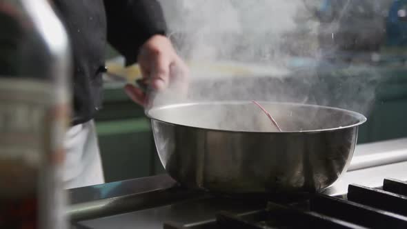Cooking slowmotion in a restaurant