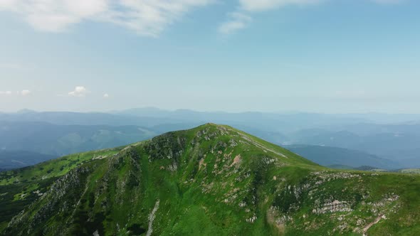 Arial View of peak Hutyn Tomnatyk mountain - Carpathian Mountains rage. alt