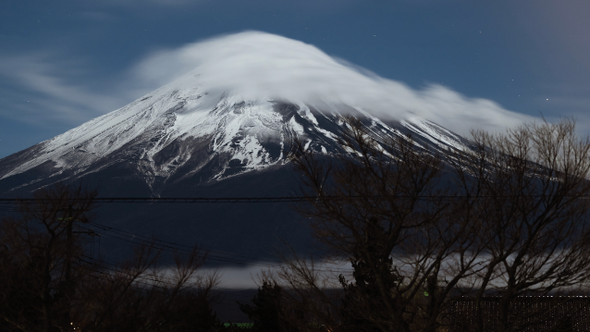 Time Lapse Fuji Mountain at Night 