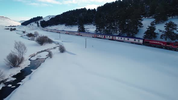 Train in Winter alt