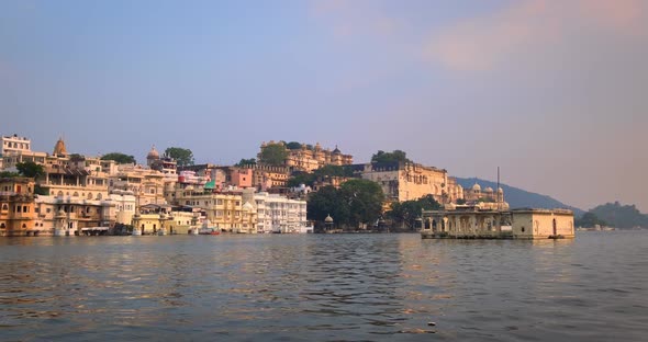 Udaipur City Palace View From Lake Pichola alt