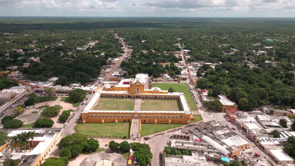 Front view of the Izamal main monastery in the maya jungle alt