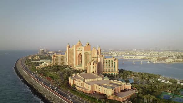 Aerial view of Atlantis the palm resort, Dubai, UAE. alt