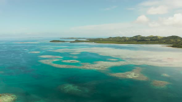 Seascape with Tropical Islands and Turquoise Water alt