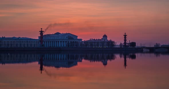 Timelapse of Old Stock Exchange Building and Rostral Columns in Dusk Water Area of Neva River at alt