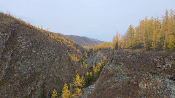 Span Along the Cliff of a Rocky Gorge Two People Stand on the Edge alt