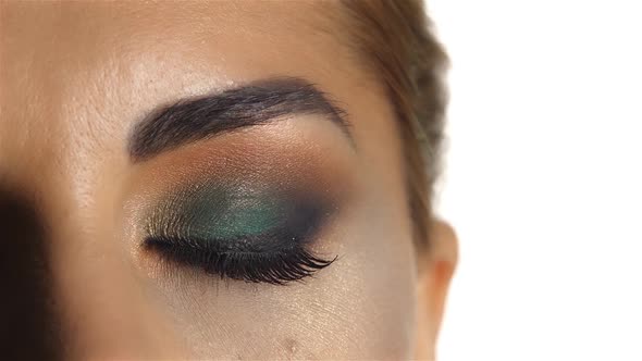 Girl with Beautiful Evening Make Up Opens His Eyes. Close Up alt