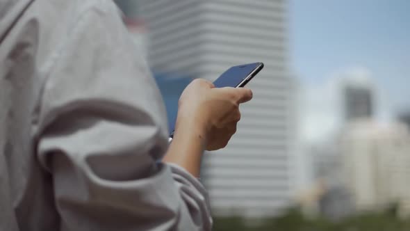 Close up hand beautiful young Asian girl fitness runner using smartphone.