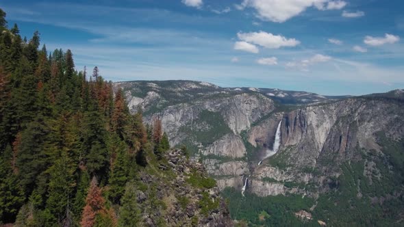 Aerial view of the landscape with Yosemite Falls at Glacier Point, Yosemite, California, USA alt
