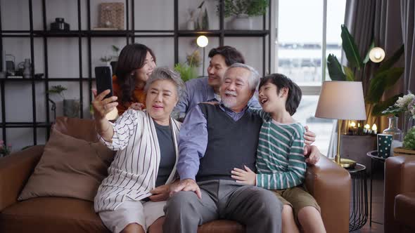 Asian big family taking selfie together at home