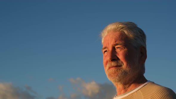 close up and portrait of sad and pensive man looking at the sea in the beach - upset people alt