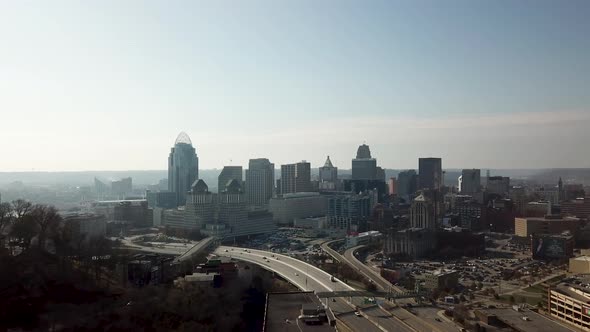 4K Aerial View of Drone Flying Toward the Cincinnati, Ohio Skyline on A Summer Day