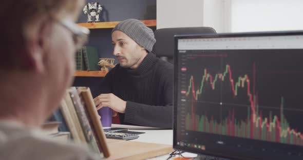 An Informal Office for a Family Business alt