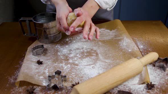 In the Video the Pastry Chef Holds the Dough Sprinkles It with Flour and Then Puts It on Parchment