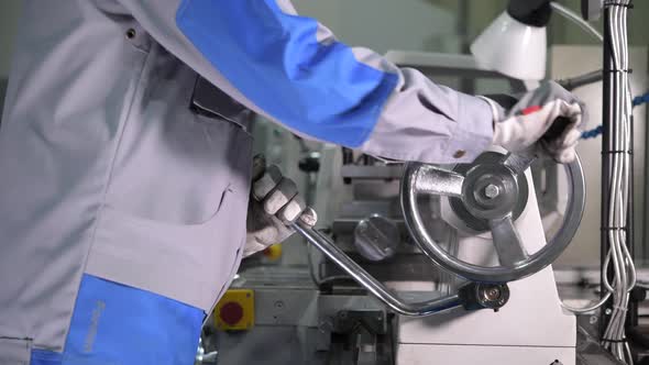 Metalworking Lathe Machine in Use alt