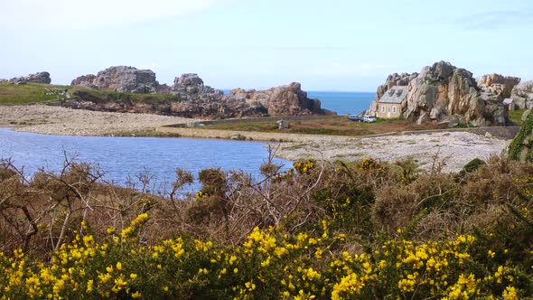 House Between The Rocks 