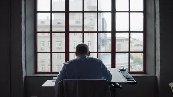 Young man at work in the office alt