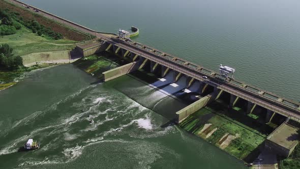 Hydroelectric dam with flowing water through gate alt