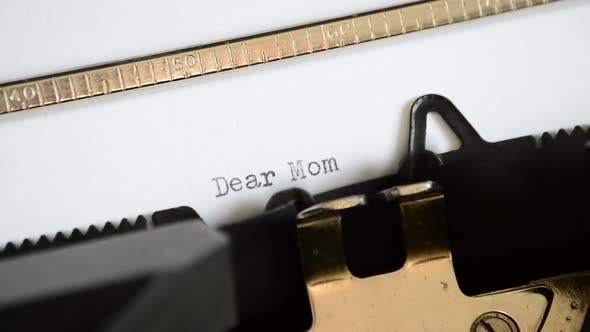 Typing the Expression Dear Mom alt
