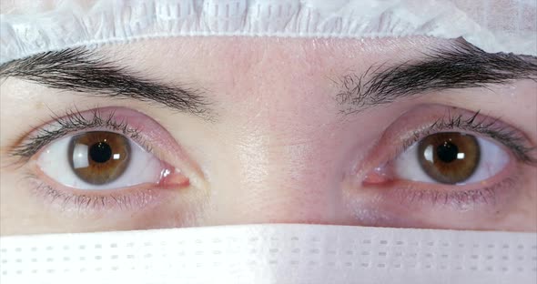 Portrait of a Close Up Woman Surgeon, Doctor With Mask Ready for Operation in Hospital or Clinic alt