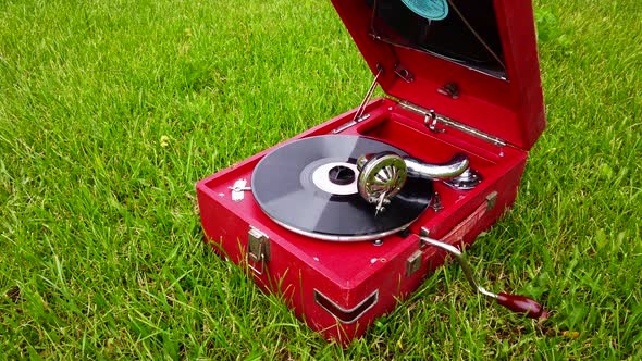 Playing an Old Retro Gramophone alt