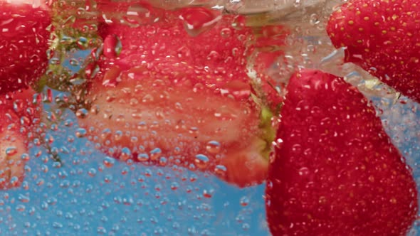 Cooking Strawberry Sweet Cocktail Cold Lemonade with Red Berries Carbonated Water with Floating alt