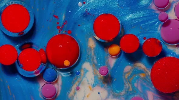 Bubbles Float in Liquid Paint Mixing Ink Oil and Milk Abstract Multicolor Hypnotic Painting alt