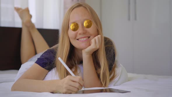 Woman Digital Artist Contemporary Painter Looks at a Camera alt