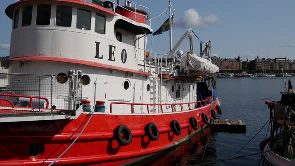 Pan from the tugboat used by the US Navy alt
