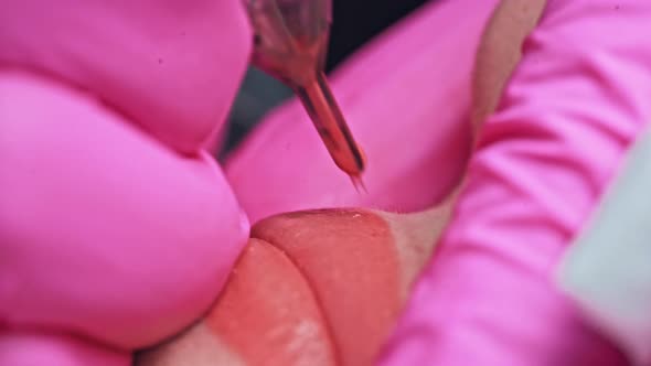 Cosmetologist Making Permanent Makeup alt