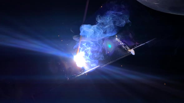 Electric Welding of Metal alt