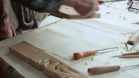 Closeup shoot of a woodcarver at work