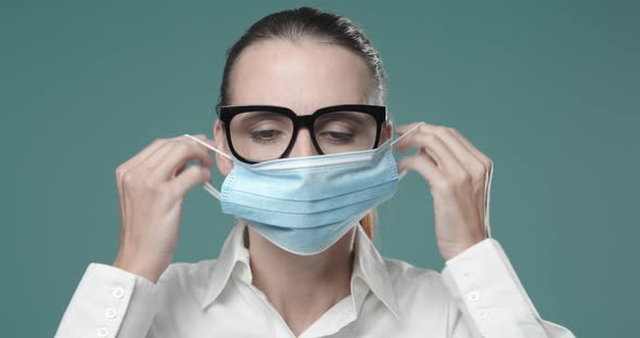 Woman wearing a surgical mask to avoid contagious diseases
