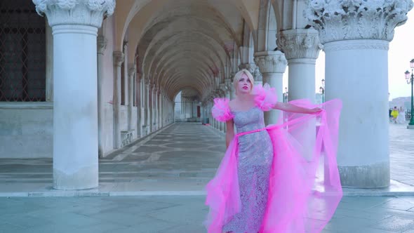 Beautiful Pink Dress on the Blonde Girl in Venice alt