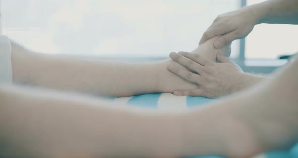 Medical reflexology treatment in a hospital alt