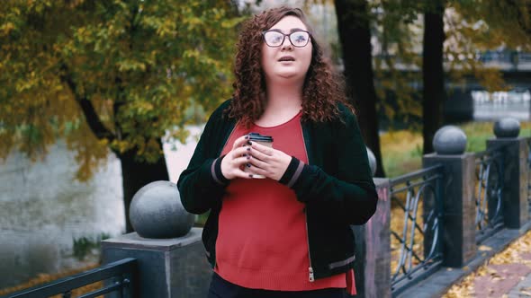 Park Walk Outdoor Leisure Overweight Woman Autumn alt