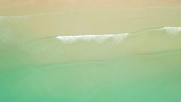 4K Aerial view top view of drone, sea waves and beautiful sand beach. alt