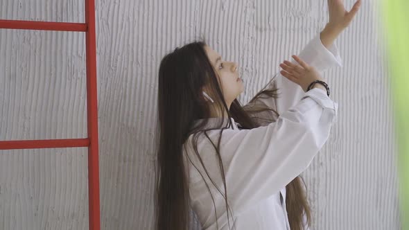 young teenage girl dancing to music with headphones at home Video HD alt